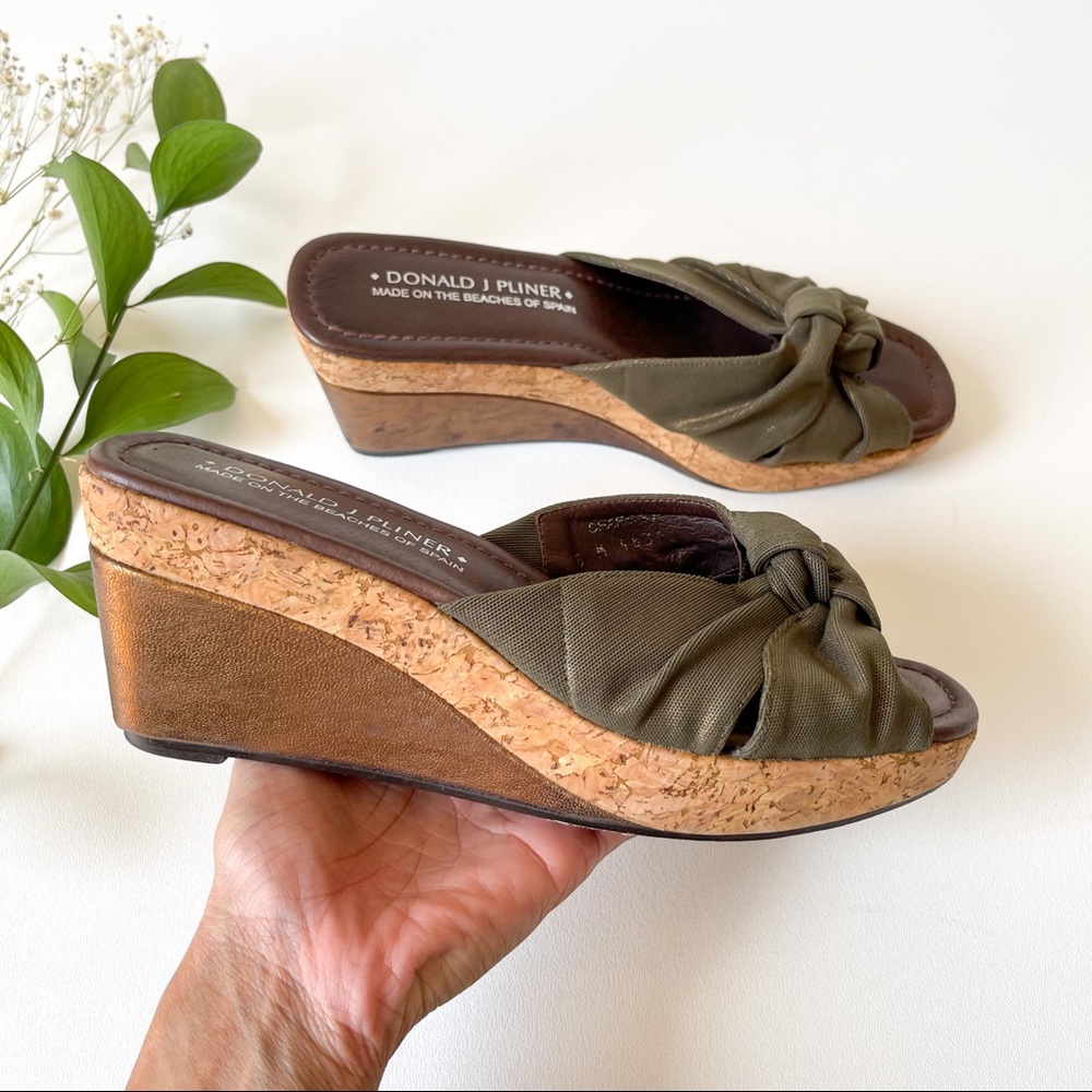 DONALD J PLINER CHARM KNOTTED OPEN TOE WEDGE